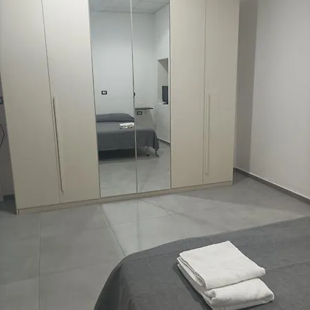 Monolocale Con Letto Matrimoniale In Centro Vibo Valentia