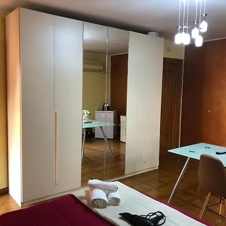 Monolocale Con Letto Matrimoniale In Centro * Vibo Valentia