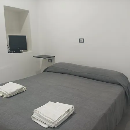 Monolocale Con Letto Matrimoniale In Centro Vibo Valentia